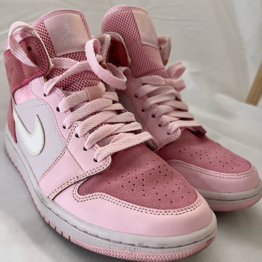 JORDAN 1 Digital Pink authentic